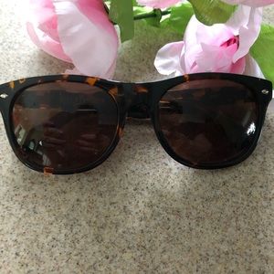 😎😎😎 DIFF SUNGLASSES